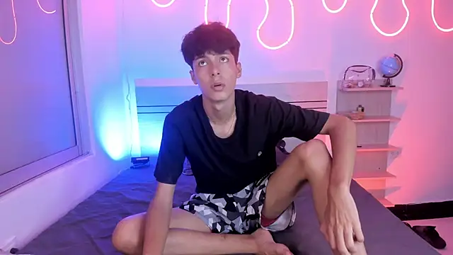 luccas ferreira online show from November 4, 7:37 pm