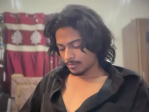Ujjwallkumar0069 online show from June 11, 9:13 pm