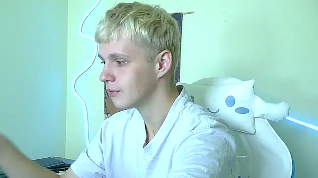 Snapshot of _Timmy_Boy_ chatting on October 5, 11:14 am  Timmy Boy  online show from October 5, 11:14 am