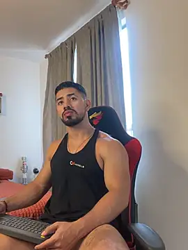 Ezzio Scolaro online show from March 24, 9:51 pm