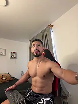 Ezzio Scolaro online show from March 17, 10:34 pm