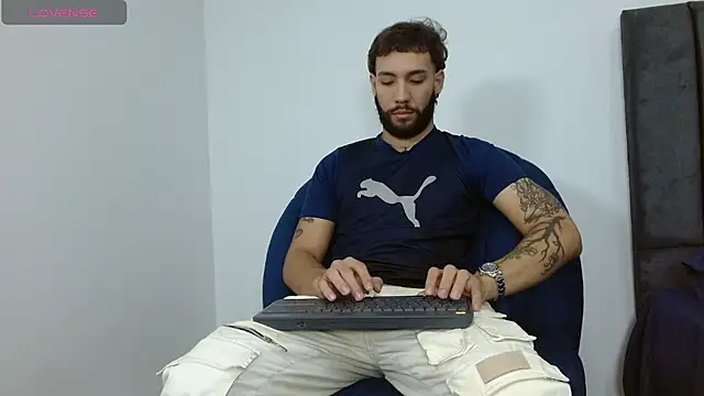 angel kyrozz online show from November 13, 9:30 pm