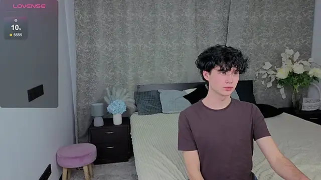 Cute Mike online show from December 3, 7:42 pm