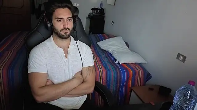 Al3xox02 online show from April 16, 8:09 pm