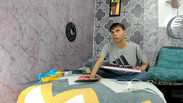 sexyboys cutex18 online show from December 18, 8:38 pm