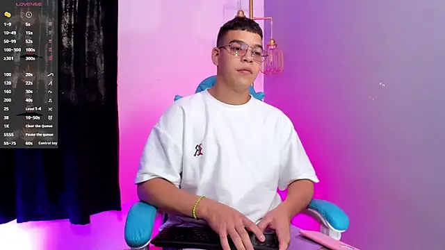 alex boyy online show from October 16, 12:46 pm