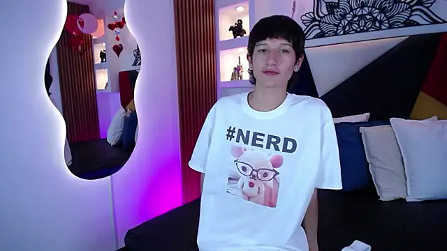 Emo Boy  online show from February 15, 8:50 pm