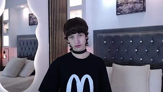 Emo Boy  online show from April 19, 8:33 pm