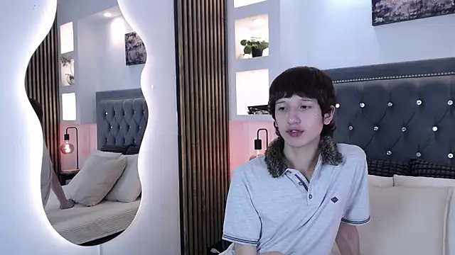 Emo Boy  online show from April 11, 8:12 pm