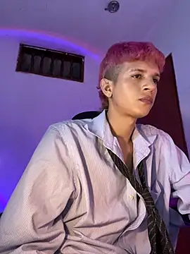 tylernova online show from November 17, 5:21 am