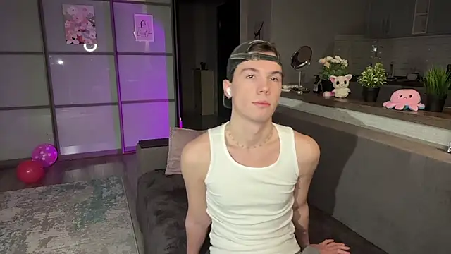 Jeremy1Scott online show from November 25, 3:30 am