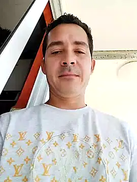 Snapshot of David_man33 chatting on October 23, 3:37 pm David man33 online show from October 23, 3:37 pm