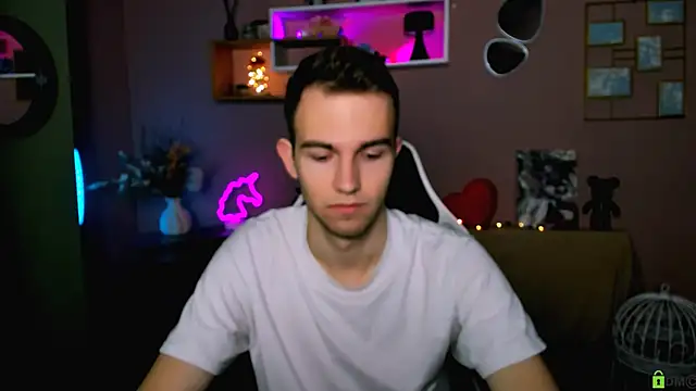 astren villo online show from March 10, 7:03 am