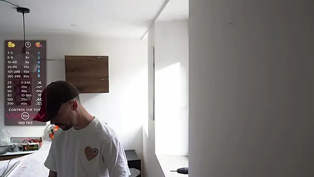 monsieurguitsxxx online show from February 12, 2:56 pm