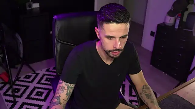 monsieurguitsxxx online show from January 6, 5:17 pm