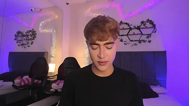 JustinCastiblanco online show from November 17, 11:35 am