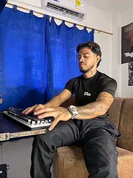 Kylian Alessandro online show from October 25, 6:09 pm