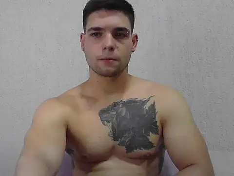 Snapshot of Zure-xxx chatting on October 19, 3:44 am Zure-xxx online show from October 19, 3:44 am