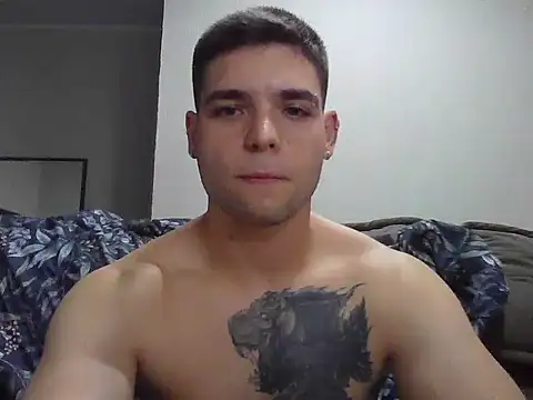 Snapshot of Zure-xxx chatting on October 18, 3:33 am Zure-xxx online show from October 18, 3:33 am