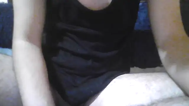 Snapshot of esmermoon chatting on October 15, 8:27 pm esmermoon online show from October 15, 8:27 pm
