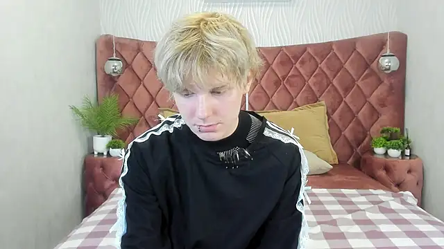 KevinMilky online show from October 24, 2:52 pm