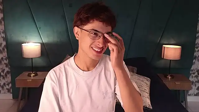 Aaron Eze online show from June 25, 1:38 pm