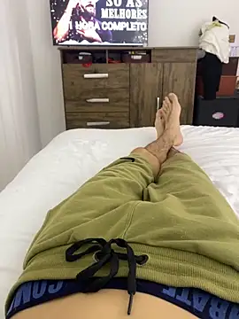 leozin01 online show from November 2, 9:52 pm