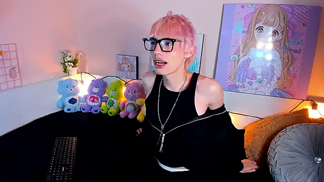 Strawberry Kitty  online show from October 24, 3:30 am