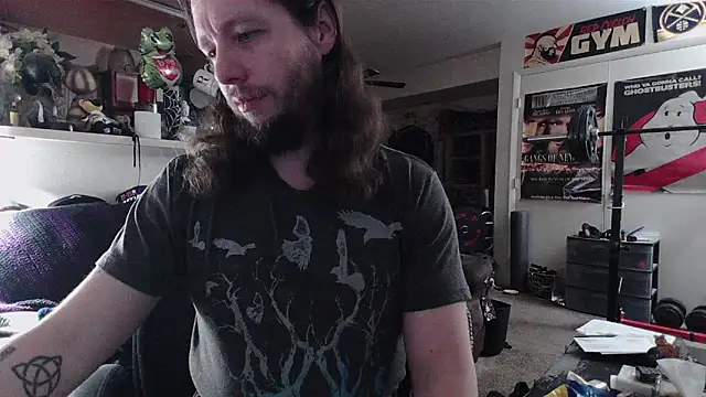 biggerisbetter12 online show from April 15, 11:21 am