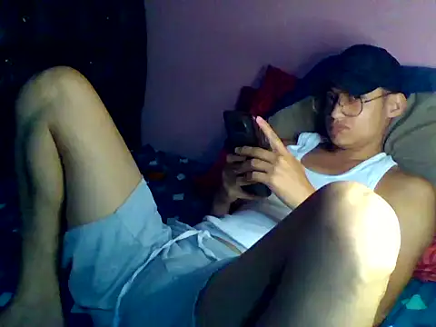 Snapshot of AxelKamel chatting on October 19, 1:43 am AxelKamel online show from October 19, 1:43 am
