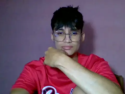 Snapshot of AxelKamel chatting on October 17, 11:31 pm AxelKamel online show from October 17, 11:31 pm