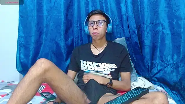 DavTwink3100 online show from April 21, 1:19 am