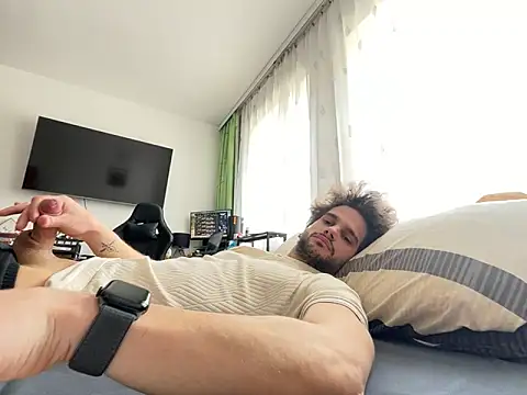 youngboyformommy24 online show from April 12, 11:44 am