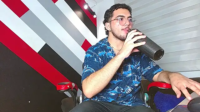 Zac Golden online show from June 2, 12:17 pm