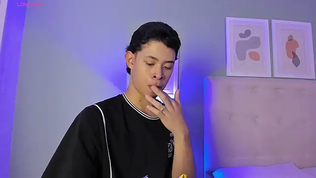 ApoloRicci online show from March 2, 7:43 pm