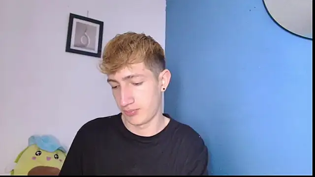 Erick Taylor3 online show from April 22, 8:24 pm