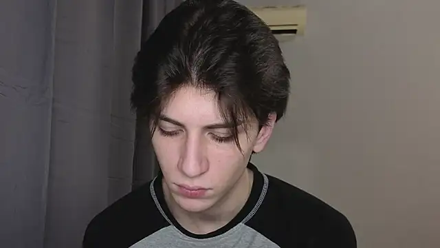 Oliver star boy  online show from November 5, 7:27 pm