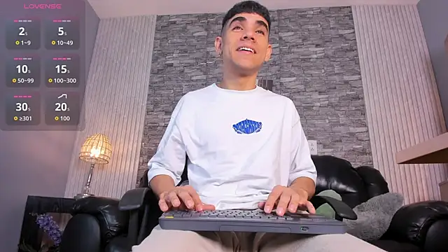 zack joness18 online show from November 20, 4:45 am