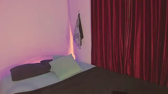 estmonnn online show from November 18, 1:09 am