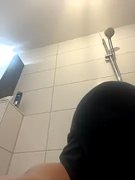 exmodel31 online show from October 30, 4:30 pm