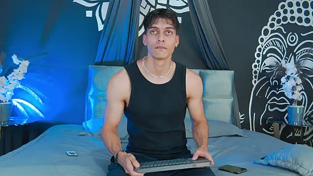 AlessioVitale online show from February 16, 7:56 pm