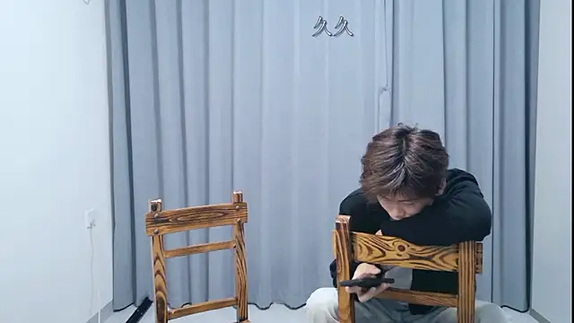 AsedfR-899 online show from April 6, 1:45 pm