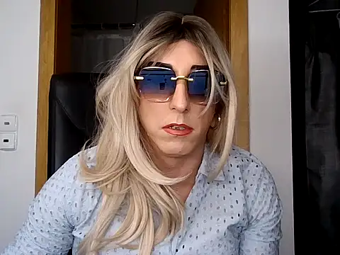 AgnesCross39 online show from February 11, 12:37 am