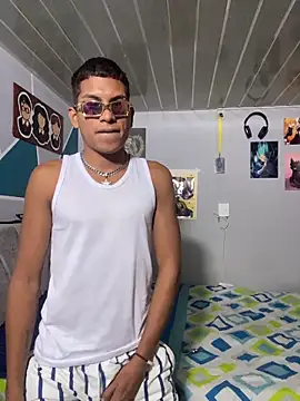 Mike and Rayan online show from April 18, 3:52 am