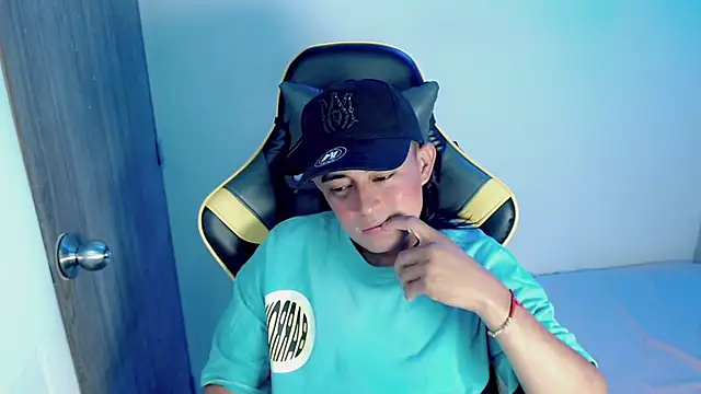 Tatann 18 online show from November 12, 8:57 pm