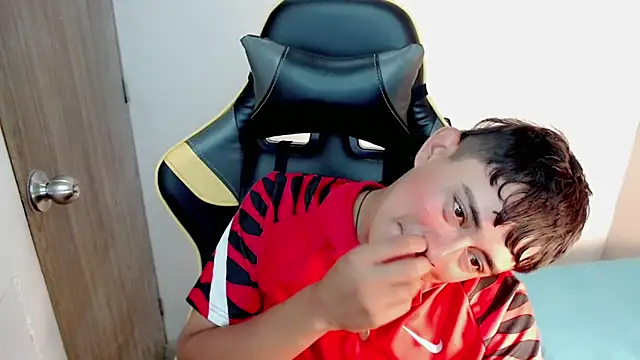 Tatann 18 online show from November 17, 8:12 pm