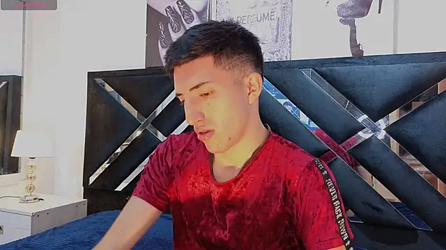 Un Sluttyy online show from April 18, 11:55 am