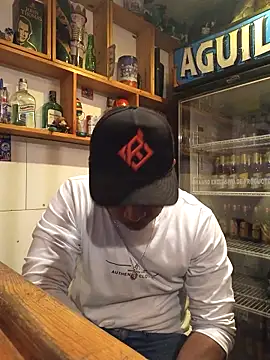 themorenofit08 online show from March 19, 1:20 am