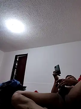 themorenofit08 online show from April 25, 1:41 pm