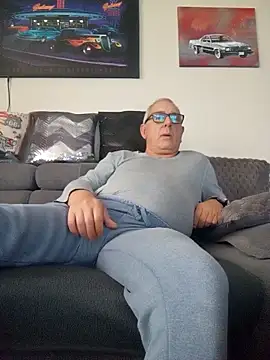 andy-1961 online show from November 17, 2:42 pm